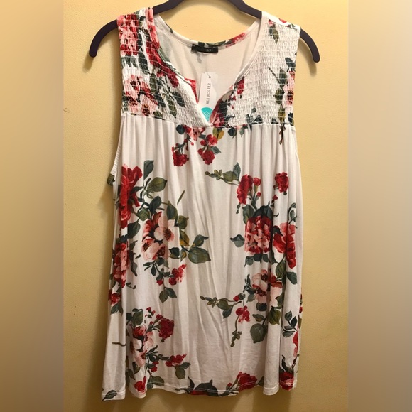 Papermoon Tops - Papermoon Sleeveless Tank 2X NWT White Red Pink Green Floral Stitch Fix